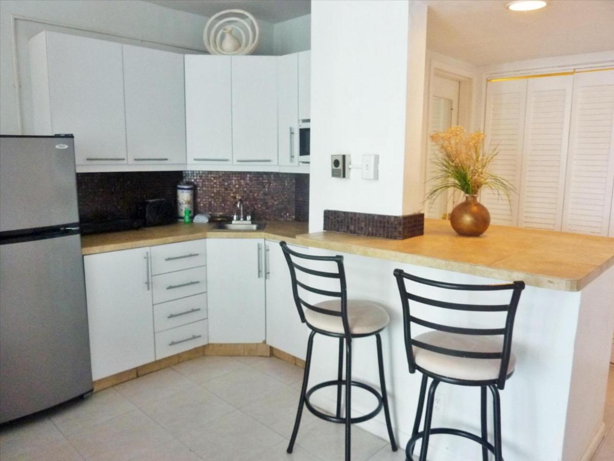 Castle 1120 Bayview Studio, Access, Pool, Tennis, Free Parking Ferienhaus